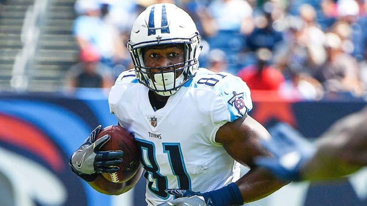 Jonnu Smith Takes Shots at Dolphins for Trading Him to Steelers after Pro Bowl Season: "That One Stung" 1 Jonnu Smith Takes Shots at Dolphins for Trading Him to Steelers after Pro Bowl Season: "That One Stung"