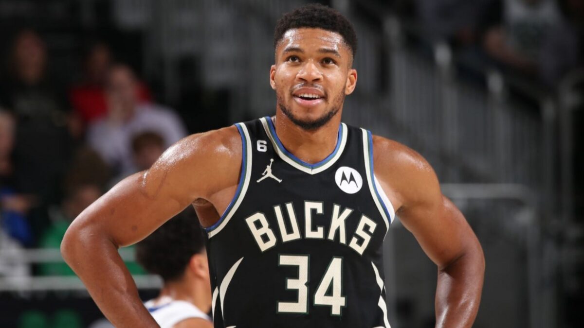 Giannis Antetokounmpo Gets Emotional Watching Milwaukee Bucks' 2021 NBA Title Tribute 1 Giannis Antetokounmpo
