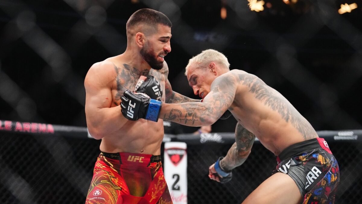 'Conor McGregor Carbon Copy' Ilia Topuria gets Flamed by Nemesis Paddy Pimblett 1 Ilia Topuria knocks out Charles Oliveira