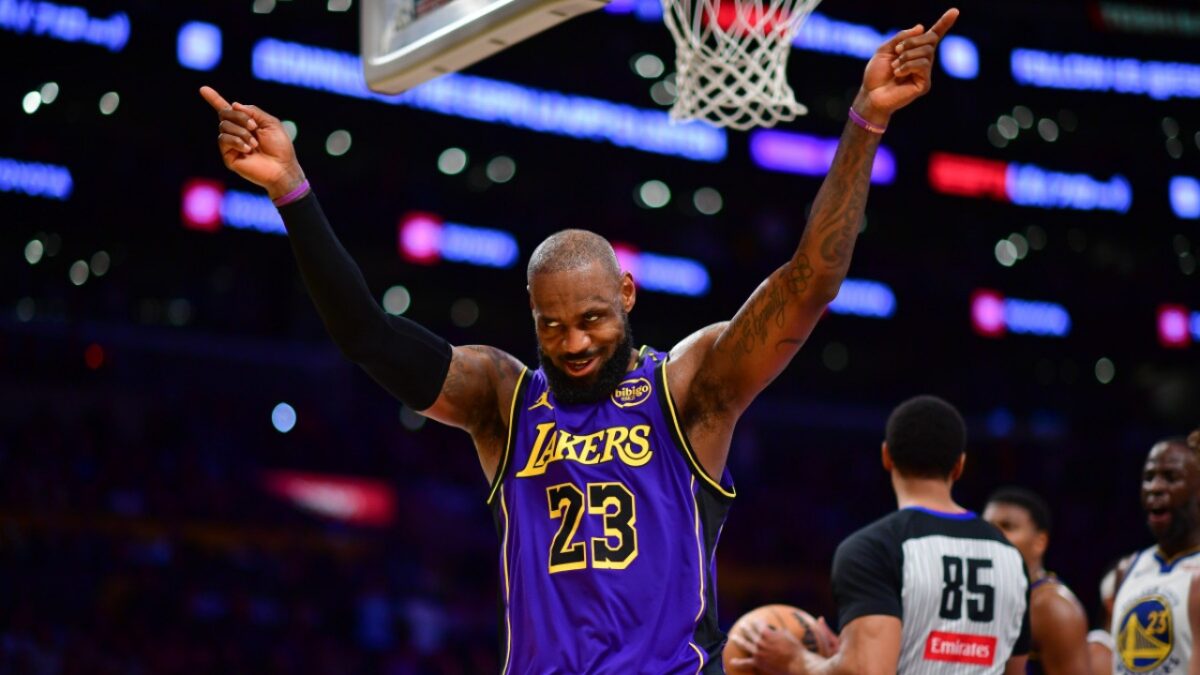 Davante Adams Boldly Claimed LeBron James Could've Been an Elite NFL Star: "He Can Fly" 1 Davante Adams Boldly Claimed LeBron James Could've Been an Elite NFL Star He Can Fly