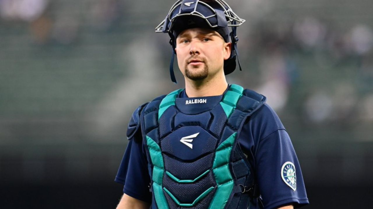 Cal Raleigh Having Longest Hitless Streak in 2026 Sparks WILD Reactions From Fans: “One Season Wonder”