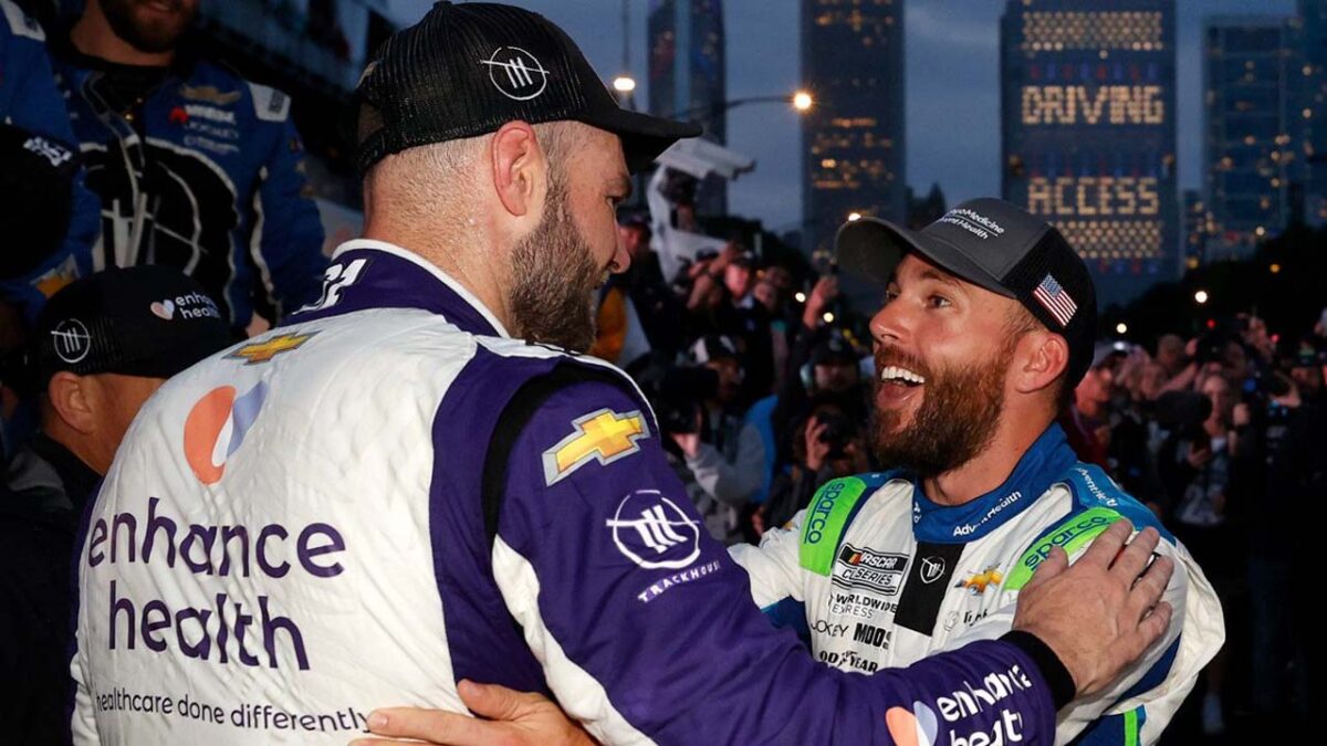 Shane van Gisbergen Makes a Major Claim About His Oval racing progress 1 Shane van Gisbergen and Ross Chastain (via NASCAR)