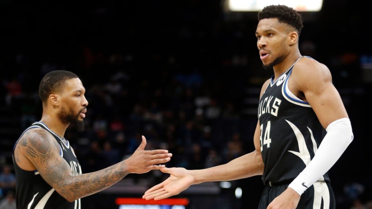 Damian Lillard Finalizing $42 Million Deal to Return to Portland Excites Fans: "Loyalty 1st" 1 Damian Lillard and Giannis Antetokounmpo's chemistry was suspect