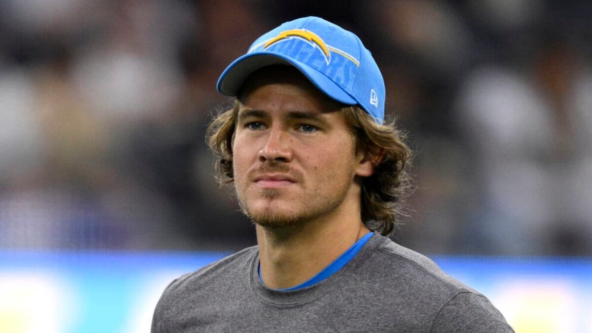 Justin Herbert Faces Heartbreaking Blow as Mike Williams Retires Before Camp 1 Justin Herbert Faces Heartbreaking Blow as Mike Williams Retires Before Camp