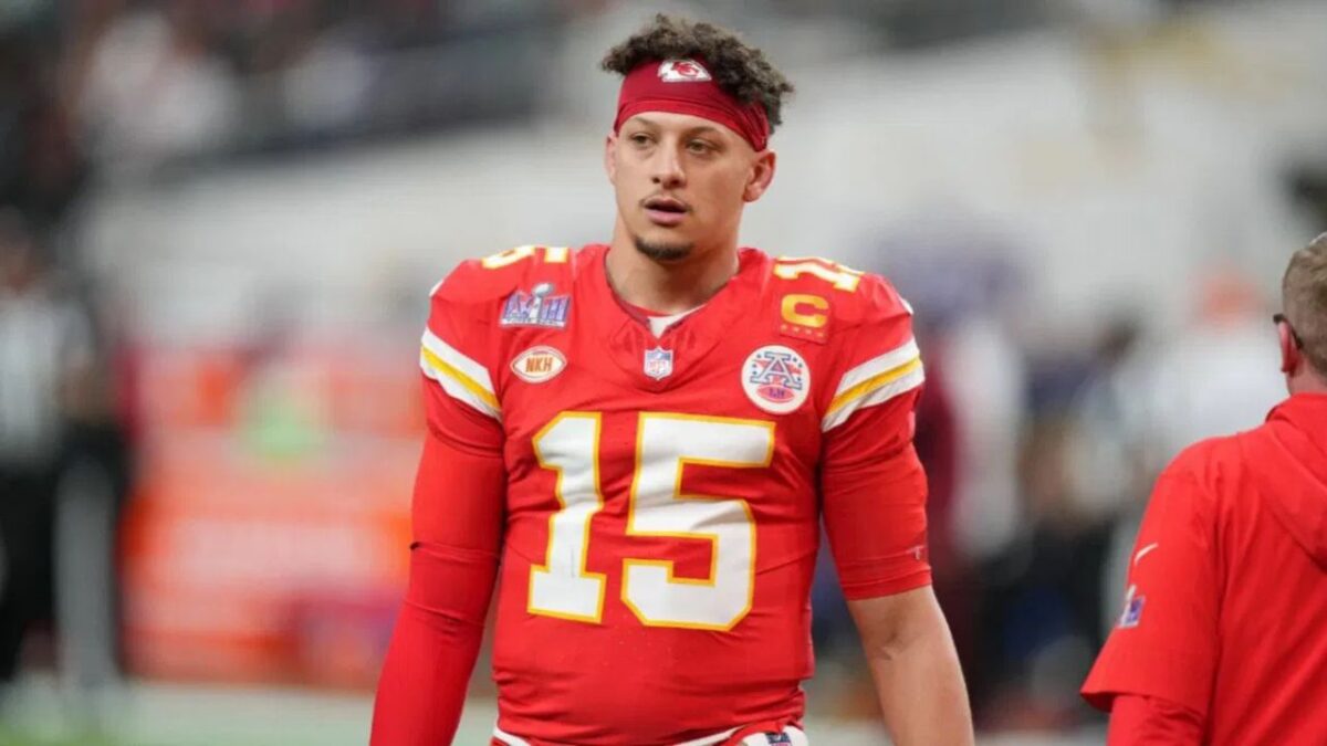 (Video) Patrick Mahomes Stunned by Jaw-Dropping Catch from High School Sophomore at Flag Football Game 1 (Video)Patrick Mahomes Stunned by Jaw-Dropping Catch from High School Sophomore at Flag Football Game