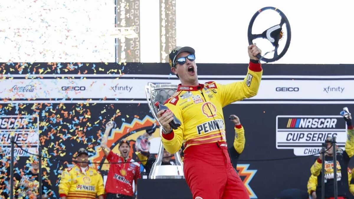 Joey Logano Reveals His "Favorite" Cup Championship Victory 1 Joey Logano's third championship win at Phoenix Raceway (via Getty)