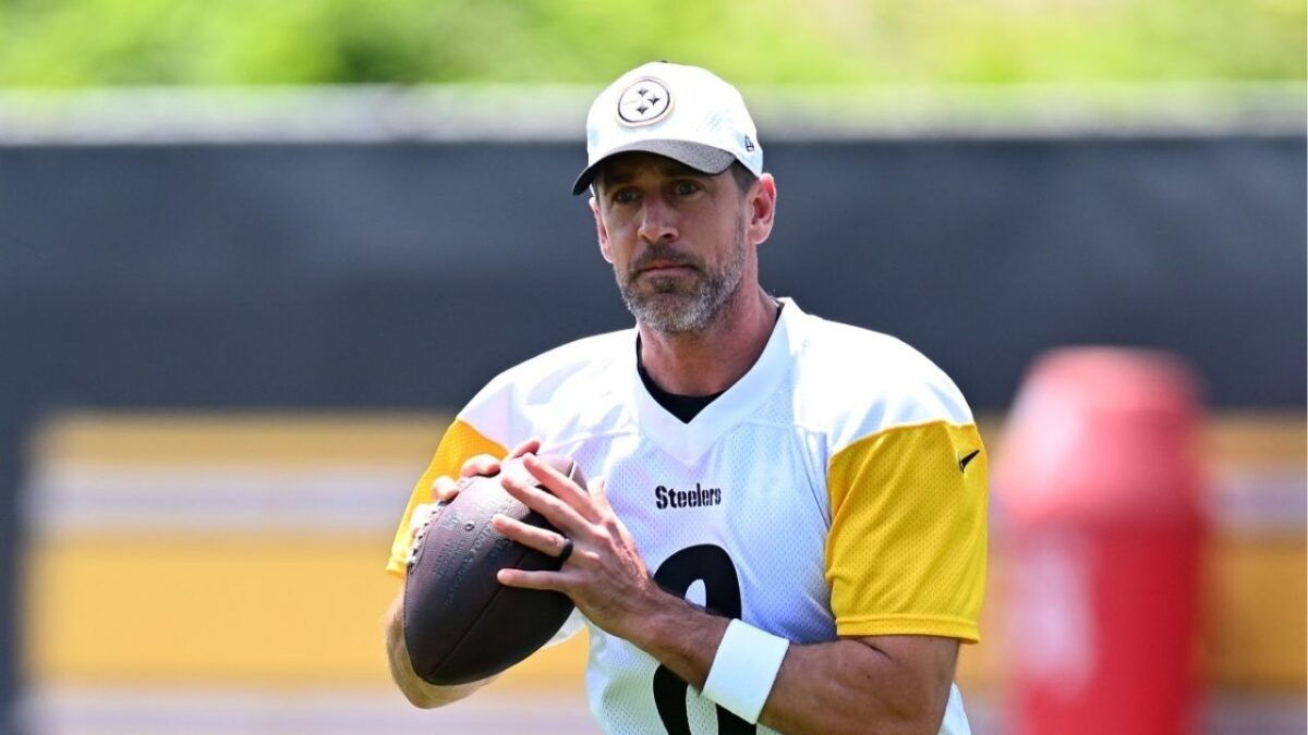 Aaron Rodgers Sees His Steelers as Potential Super Bowl Winners 1 Aaron Rodgers