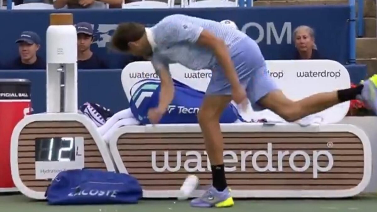 Daniil Medvedev water bottle Washington open 2025