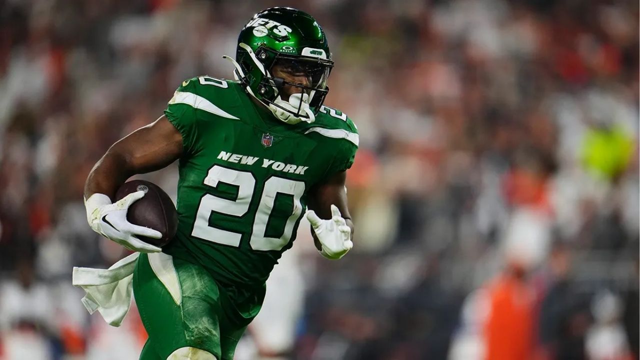 Breece Hall Admits He’s Not the Jets “Guy” Yet, Not Expecting Contract Extension