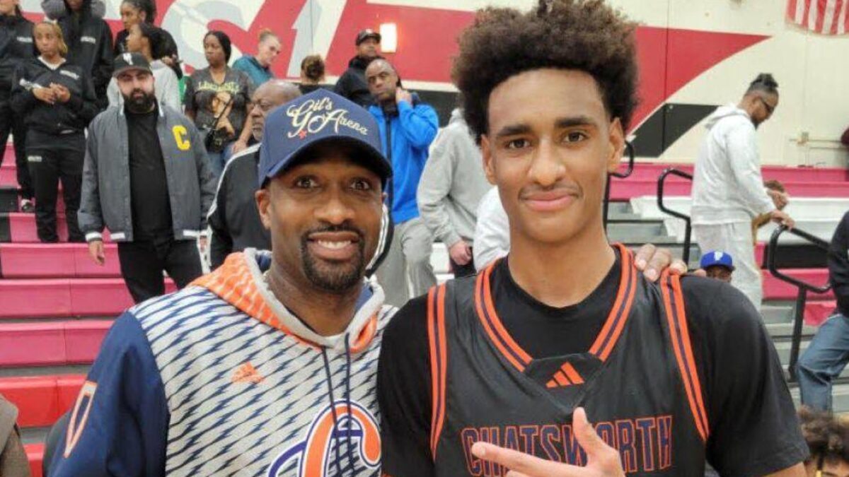 Gilbert Arenas Possibly Facing 15 Years in Prison for Running Illegal Poker Ring Stuns Fans: "Guess his Podcast is Done" 1 Gilbert Arenas with his son Alijah Arenas