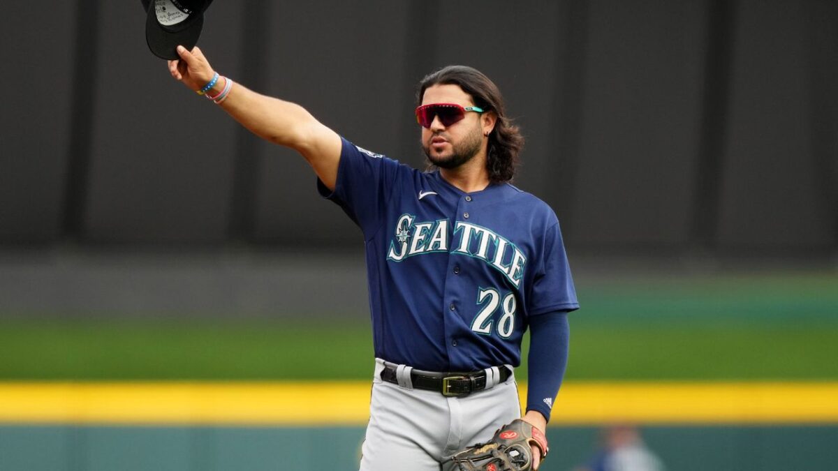 Mariners Acquiring 2X All-Star Eugenio Suarez Through Trade From D-Backs Sends MLB Fans Into Frenzy: ”Seattle Is Back Baby” 1 Eugenio Suarez