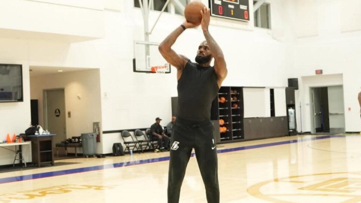 LeBron James Training at Old Clippers Facilities Has Fans Fuming: "LeTention Seeker" 1 LeBron James working out