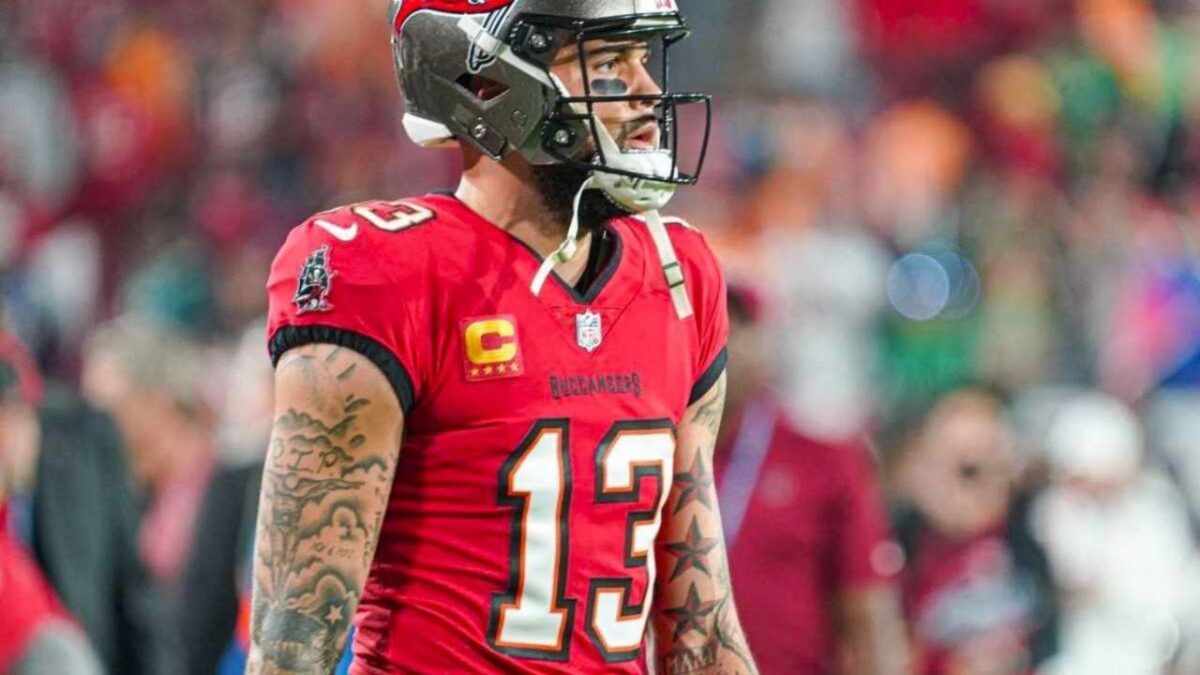 Mike Evans Impresses in Camp as He Enters Year 12 With Buccaneers 1 Mike Evans Impresses in Camp as He Enters Year 12 With Buccaneers