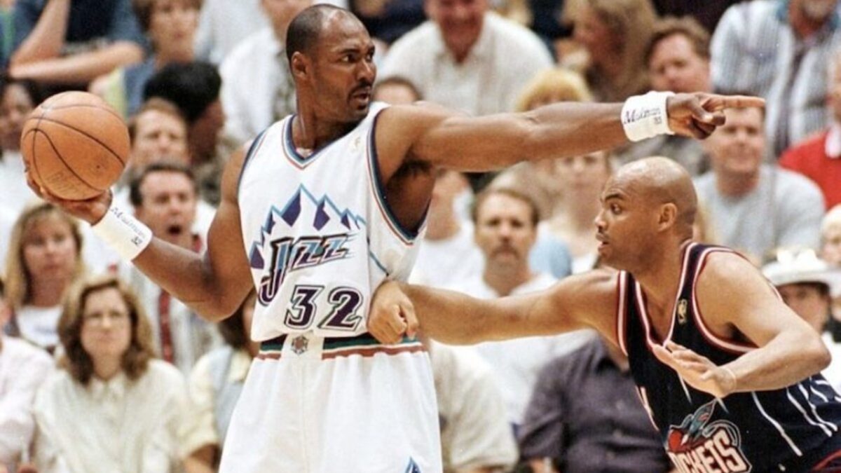 Richard Jefferson Choosing 'Professional' Karl Malone over Charles Barkley Enrages Fans: "Who is Going to Tell Him?" 1 Karl Malone and Charles Barkley in the 90s