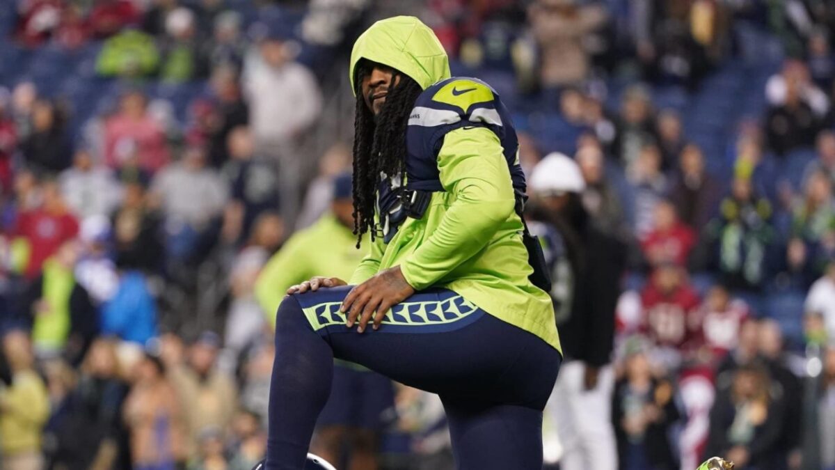 (Video) Marshawn Lynch Elbows Seahawks' George Holani in Preseason Game for All the Right Reasons!