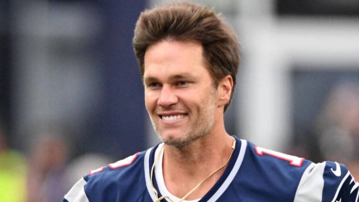 Tom Brady Takes Hilarious Shot at Jets During Patriots Statue Unveiling