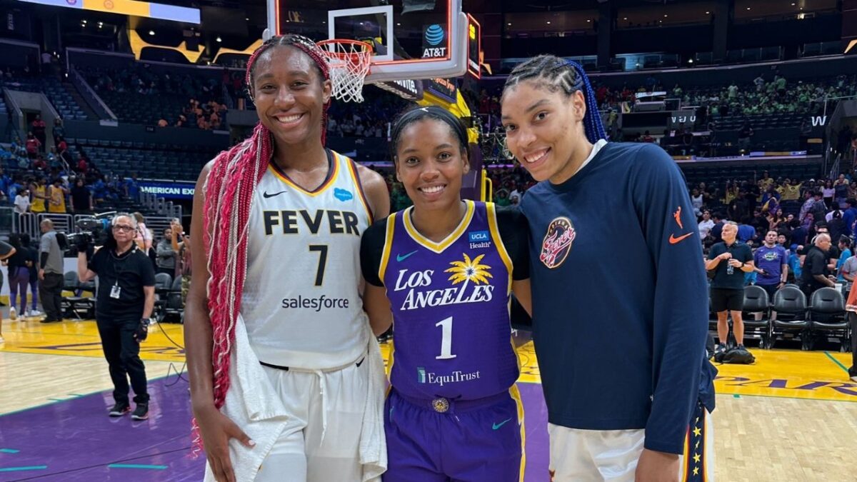 Zia Cooke with South Carolina teammates Aliyah Boston and Victaria Saxton