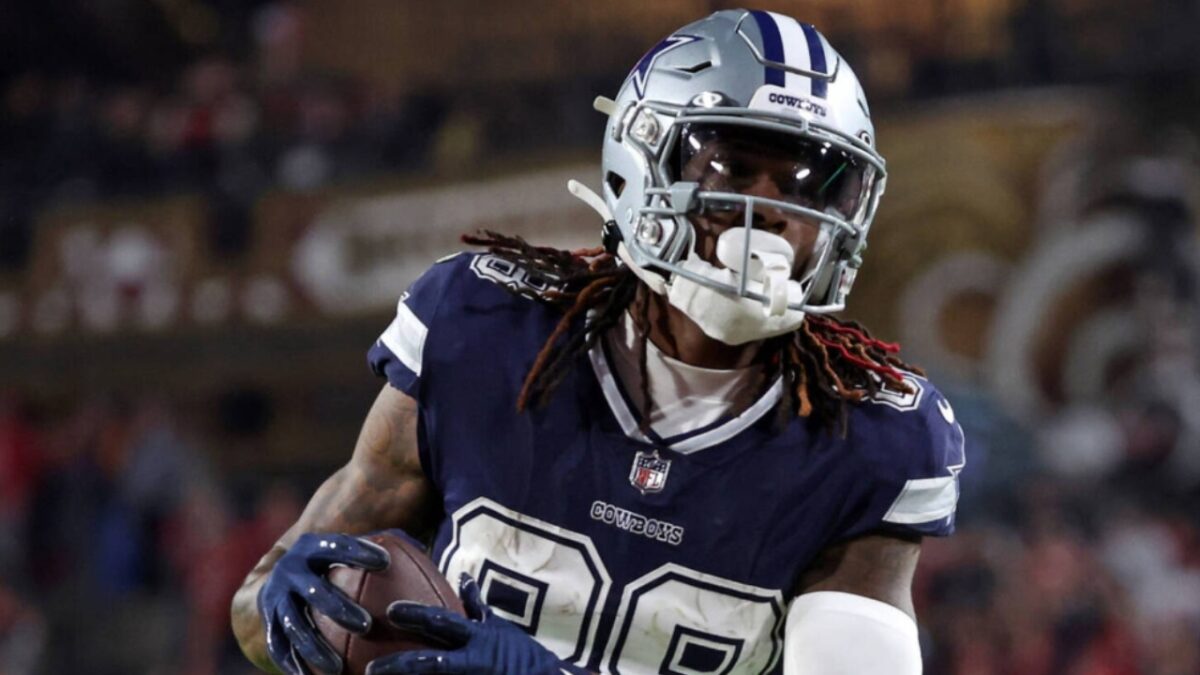 (Video) CeeDee Lamb Bizarrely Gets Taken out by Referee on Sidelines During Cowboys' Preseason Opener 1 (Video) CeeDee Lamb Bizarrely Gets Taken out by Referee on Sidelines During Cowboys' Preseason Opener