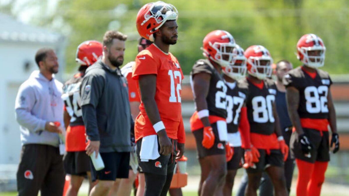 (Video) Shedeur Sanders Takes Issue With Browns Reporter Tony Grossi’s Negative Remarks: "What Did I Do to You?" 1 (Video) Shedeur Sanders Takes Issue With Browns Reporter Tony Grossi’s Negative Remarks: "What Did I Do to You?"
