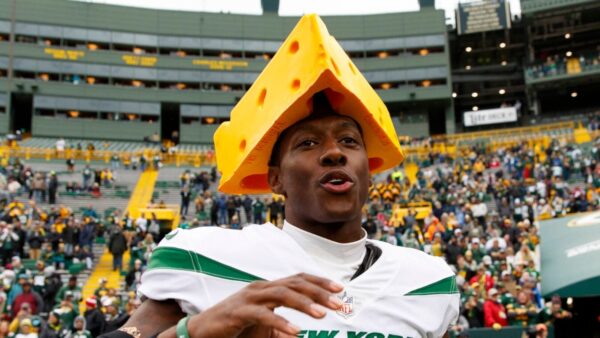 (Video) Sauce Gardner Trolls Packers with Cheesehead After Jets’ Preseason Victory in Green Bay