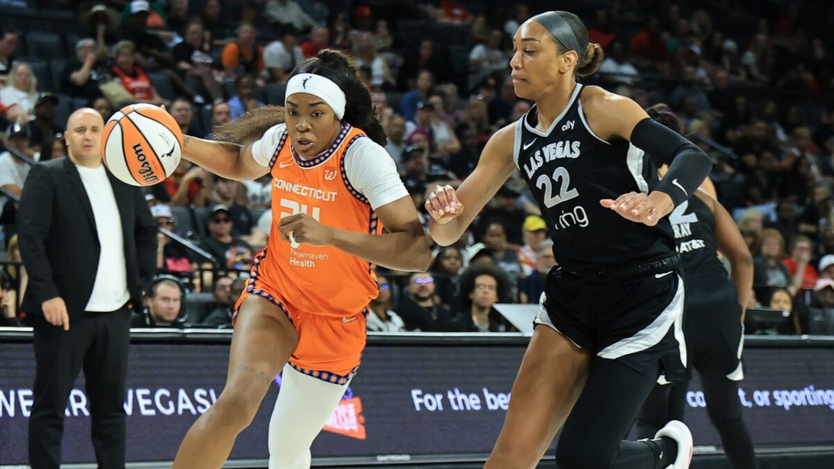 A'ja Wilson Producing 1st 30 Point 20 Rebound Game in WNBA History has Fans Stunned: "What Dominance Look Like" 1 A'ja Wilson guarding the Sun's Aneesah Morrow