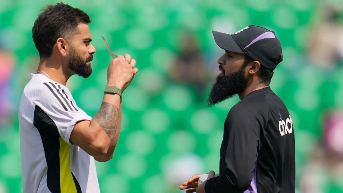 Virat Kohli and Adil Rashid discussing