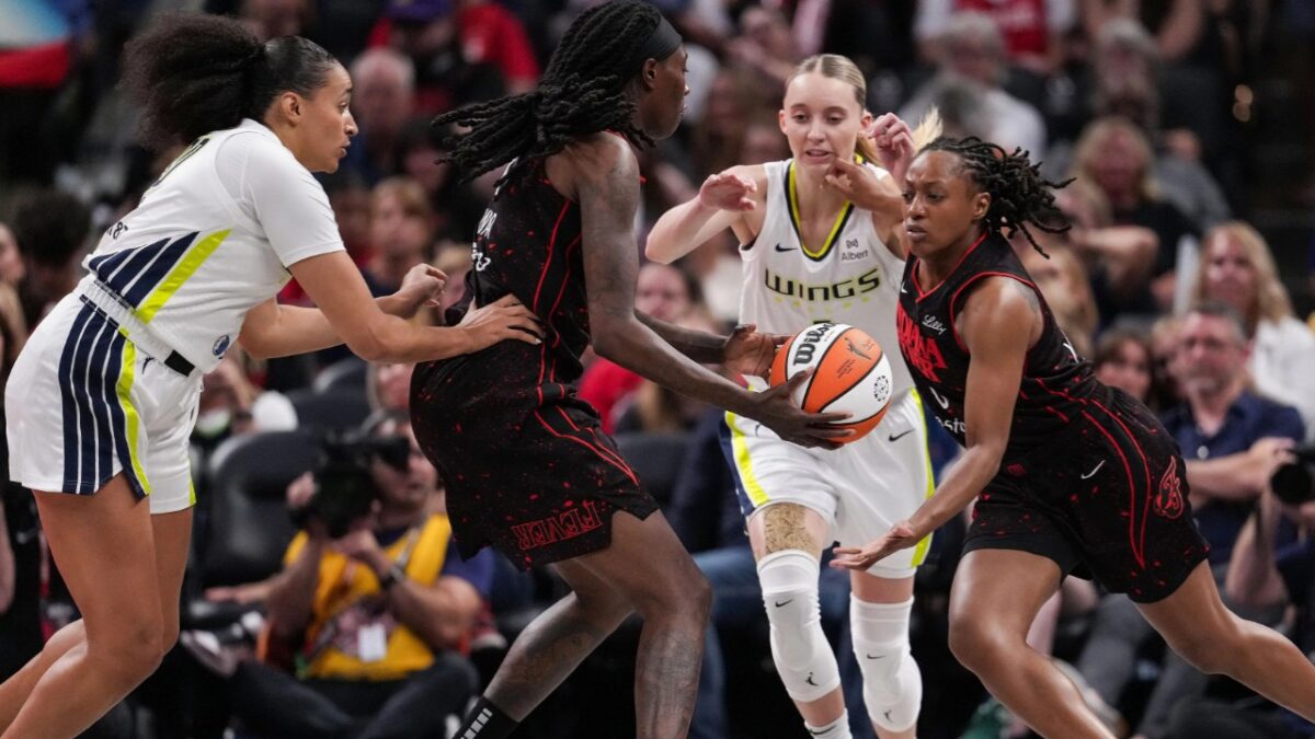 Paige Bueckers and her Wings teammates against the Fever