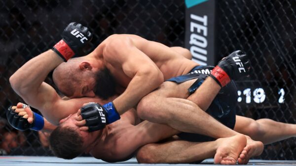 “Khamzat Chimaev is Not Human” – Dricus Du Plessis Losing One-Sided Beatdown at UFC 319 Shocks MMA World