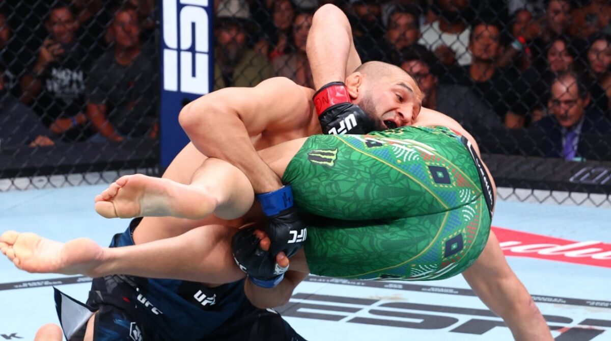 Fans Mock Sean Strickland's NSFW Tweet Against Khamzat Chimaev After UFC 319 Domination : "Stay Suspended Buddy" 1 Khamzat Chimaev dominates Dricus Du Plessis