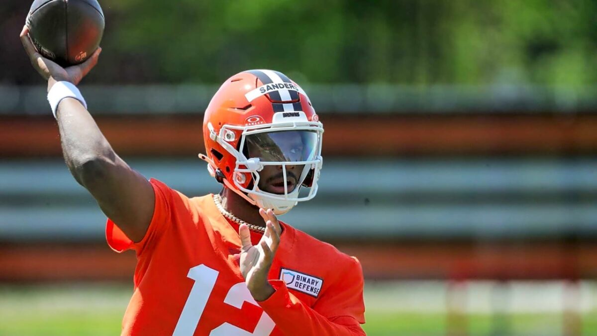 Shedeur Sanders' Reaction to Dillon Gabriel's Controversial 'Entertainers' Comment Revealed: "It Is What It Is" 1 Shedeur Sanders' Reaction to Dillon Gabriel's Controversial 'Entertainers' Comment Revealed: "It Is What It Is"