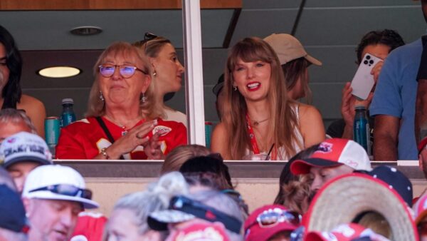 Taylor Swift Lookalike Steals Spotlight at Chiefs-Bears Game