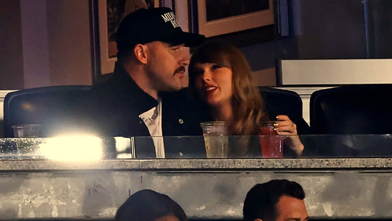 Taylor Swit Rivals Taylor Swift Lookalike Steals Spotlight at Chiefs-Bears Game