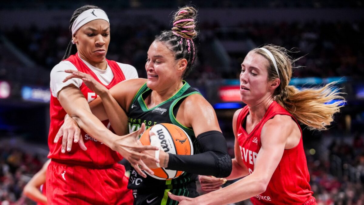 Lynx Star Getting Technical Foul for Viciously Elbowing Caitlin Clark's Teammate Enrages Fans: "She Should’ve Been Tossed" 1 Kayla McBride, Mikayla Timpson and Lexie Hull during their game
