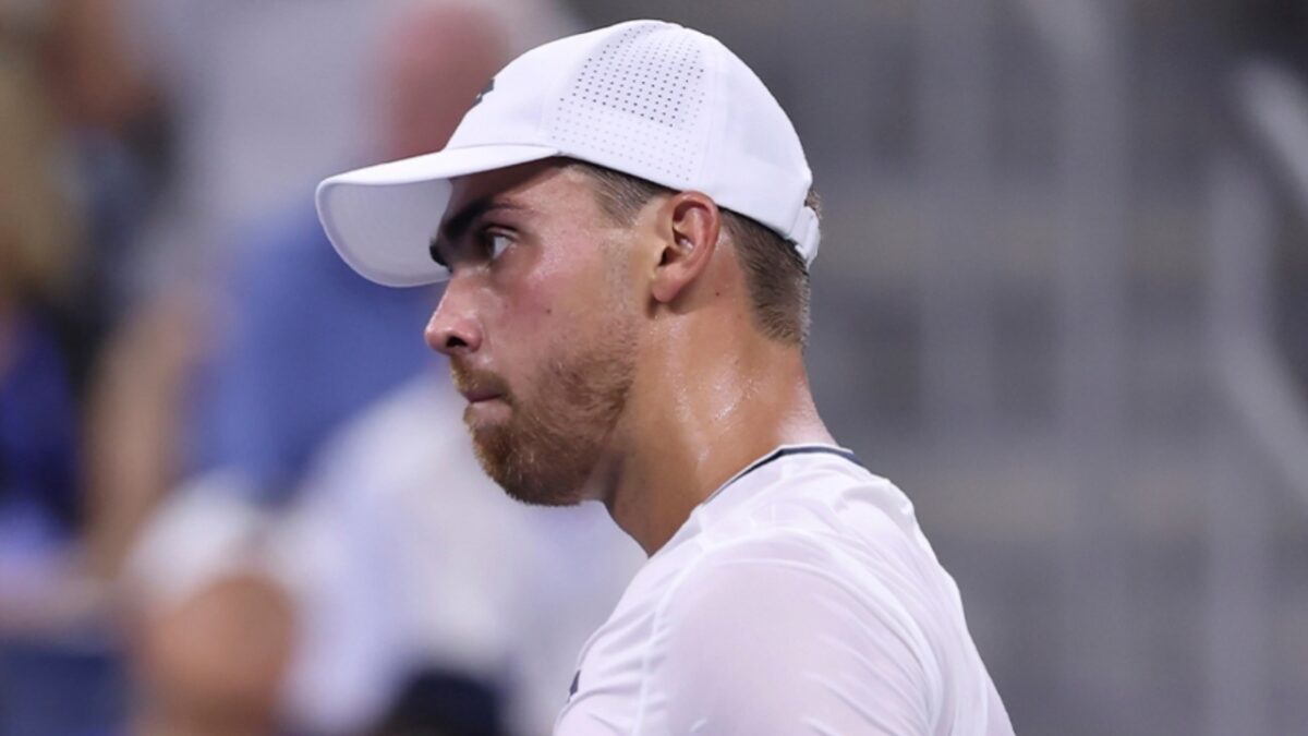 Booing US Open Crowd Gets Slammed by Fans for Disrupting Benjamin Bonzi’s Momentum Against Daniil Medvedev - “Embarrassing” 2 Benjamin Bonzi