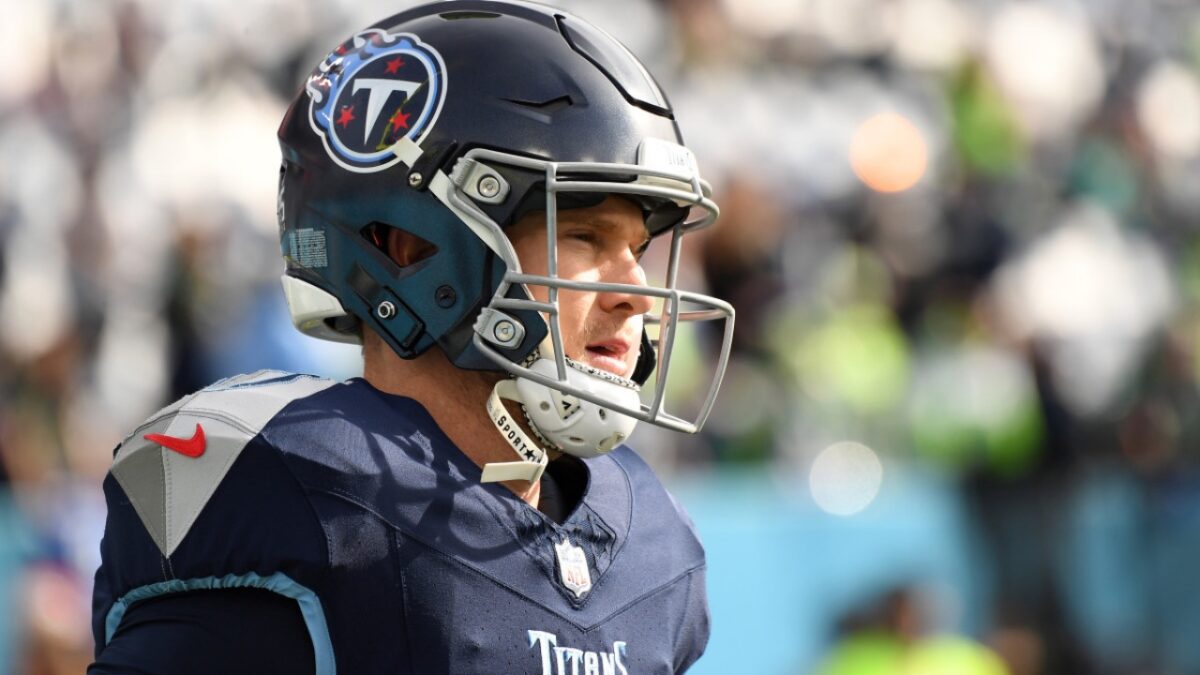 3 Realistic Backups Raiders Could Sign for Geno Smith After Aidan O’Connell's Injury 3 3 Realistic Backups Raiders Could Sign for Geno Smith After Aidan O’connell's Injury