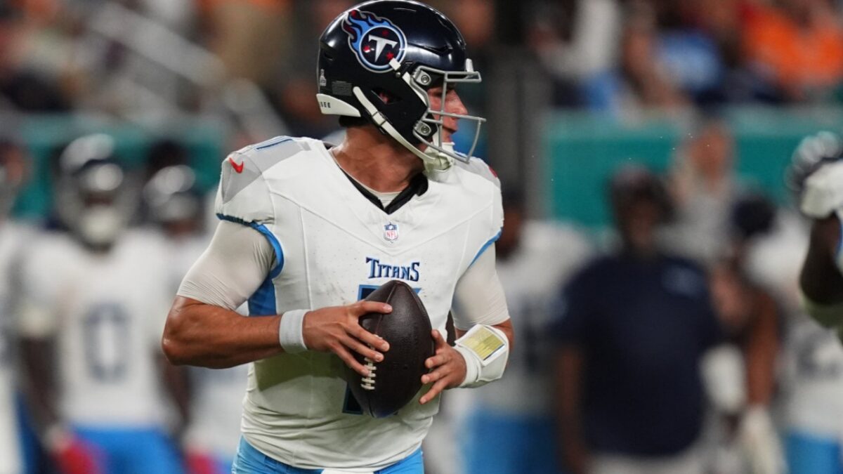 3 Realistic Backups Raiders Could Sign for Geno Smith After Aidan O’Connell's Injury 4 3 Realistic Backups Raiders Could Sign for Geno Smith After Aidan O’connell's Injury