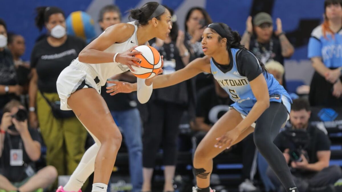 Angel Reese Sets Another Double-Double Record After Return From Back Injury 1 Angel Reese defending A'ja Wilson