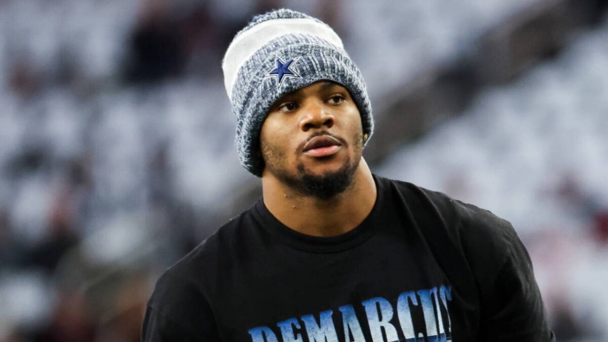 (Video) Jerry Jones Links up with Micah Parsons’ Mother Amid Rising Tensions over Contract Negotiations 1 (Video) Jerry Jones Links up with Micah Parsons’ Mother Amid Rising Tensions over Contract Negotiations