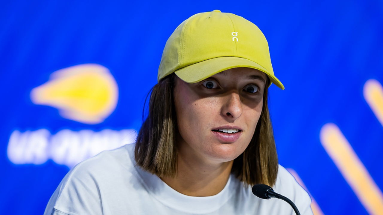 Journalist Apologizes After Asking Iga Swiatek Bizarre ‘Beads in Hair’ Question at US Open