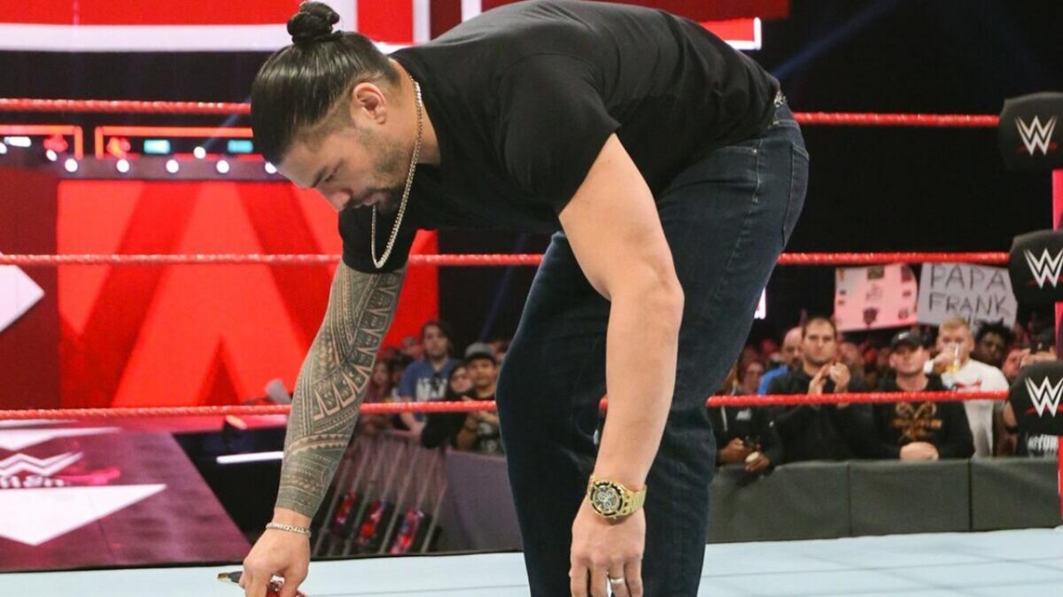 Roman Reigns Reflects on Paul Heyman’s Impact on His Personal Life While Taking a Playful Dig 1 Roman Reigns relinquishes the WWE Universal title