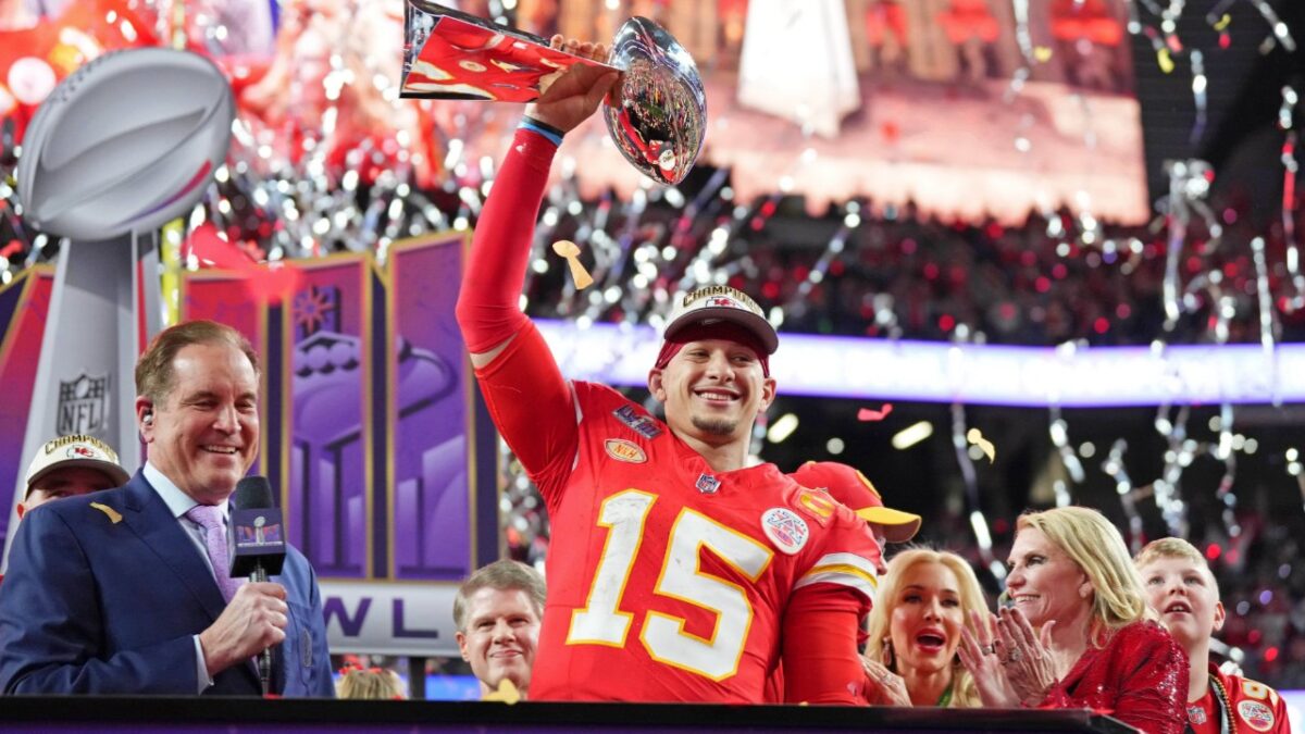 Joe Montana Ignoring Lamar Jackson and Patrick Mahomes in Top 3 QB List Infuriates Fans - "Bunch of White Dudes and Rooney Rule Pick" 1 Patrick Mahomes and Chiefs will bid for 4th straight SB appearance