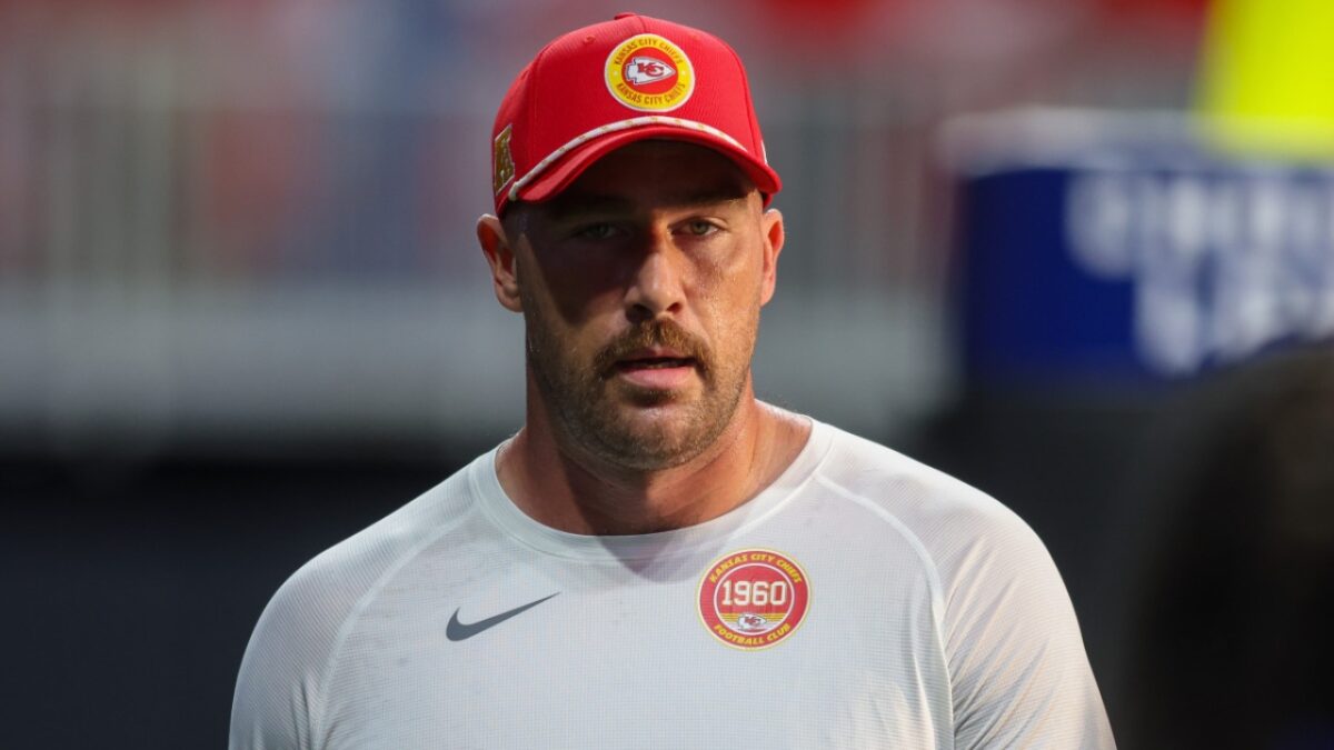 (Video) 'Furious' Travis Kelce Gives Jawaan Taylor an Earful After His Second False Start During Chiefs' Season-Opener