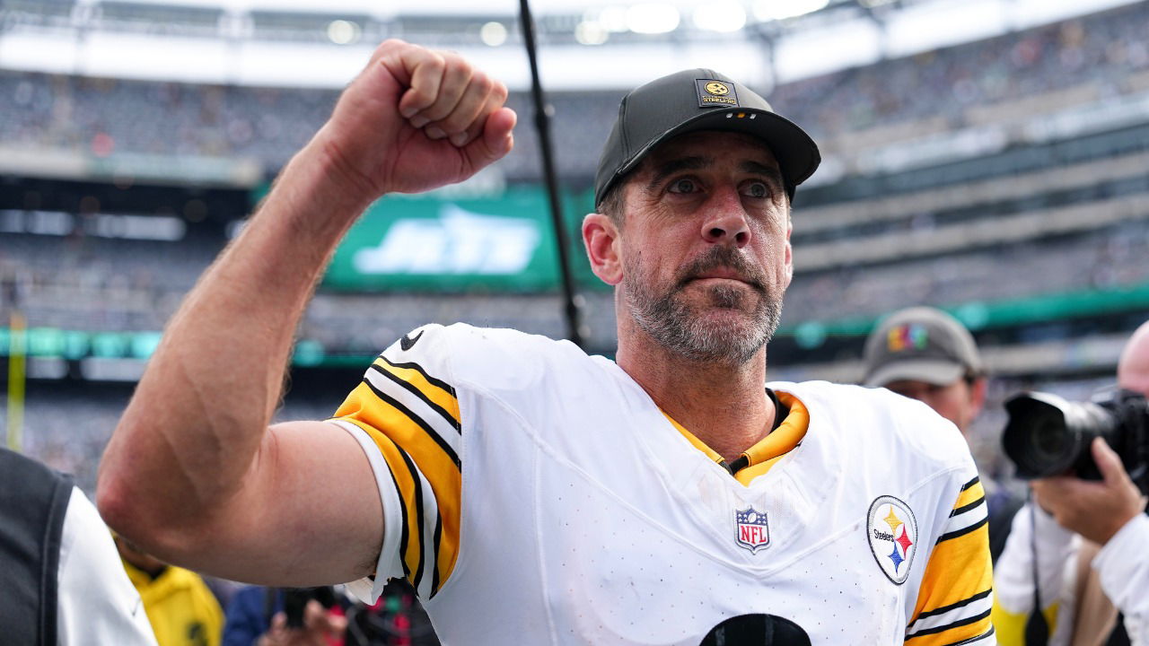 Aaron Rodgers Taunts Booing Jets Fans After Stellar 4-TD Debut Leads Steelers to Win