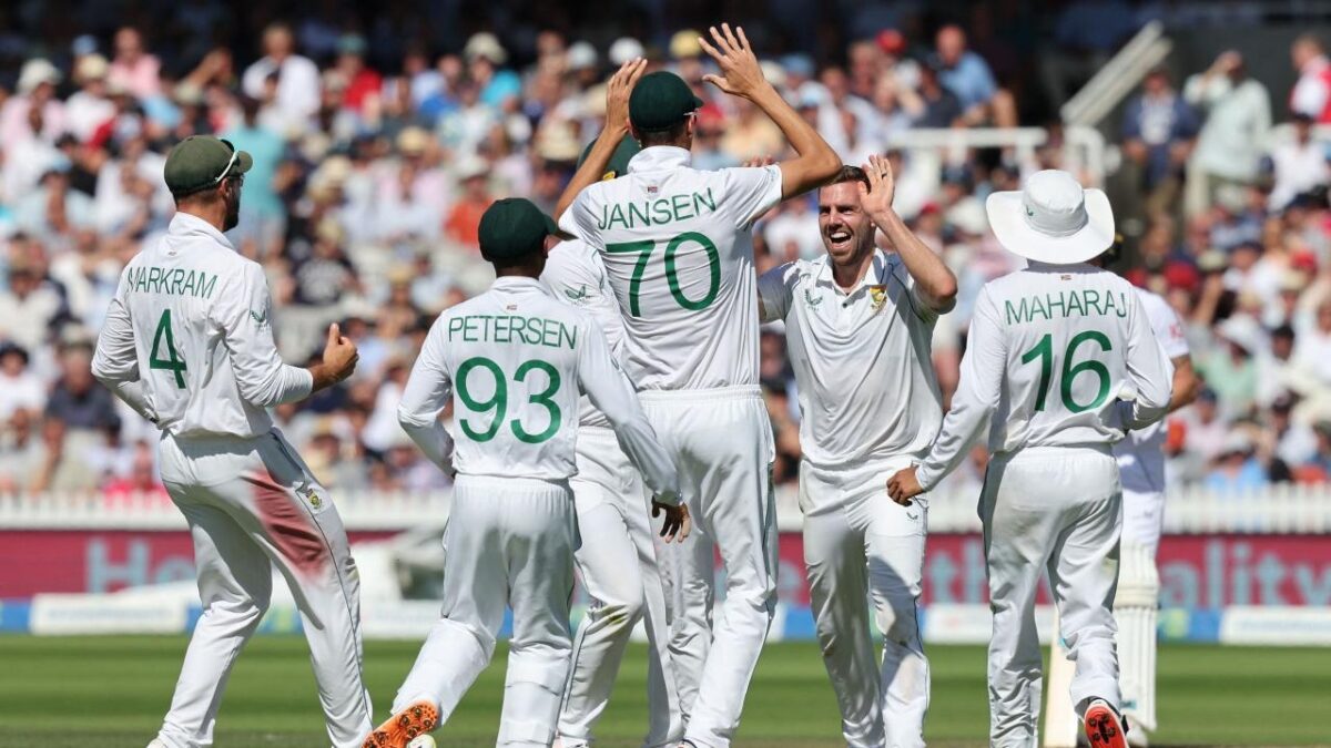 South African test team celebrating a wicket.