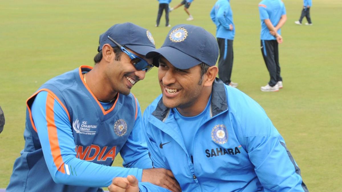How Did MS Dhoni Make It to the Indian Squad Despite Rahul Dravid Keeping Wickets? Dinesh Karthik Chimes In