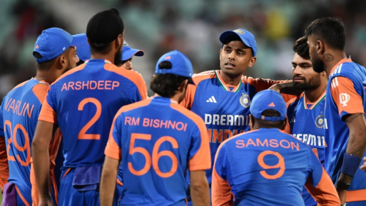 Indian T20I team in a huddle.