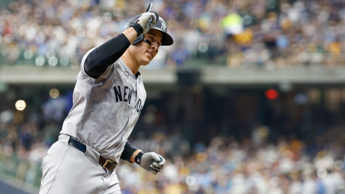 Aaron Boone Sends Heartfelt Message to Anthony Rizzo as Former Yankees Star Announces Retirement from MLB After 14 Seasons 1 Anthony Rizzo