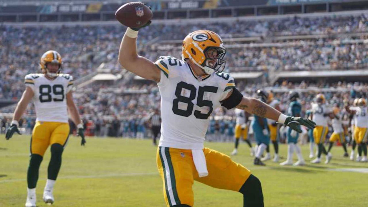 Tucker Kraft Putting up Insane Numbers Against Commanders Has Packers Fans Hyping Him up – “Absolute Beast”