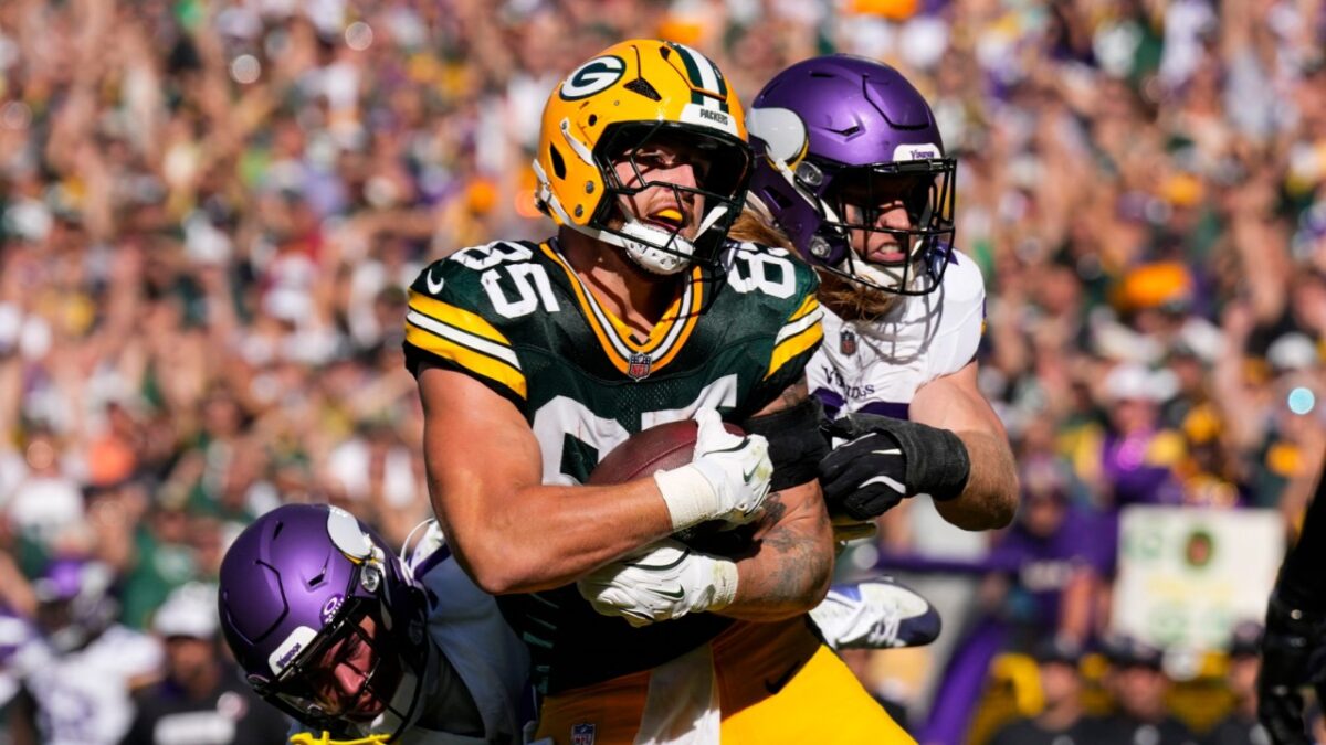 Tucker Kraft Putting up Insane Numbers Against Commanders Has Packers Fans Hyping Him up - "Absolute Beast"