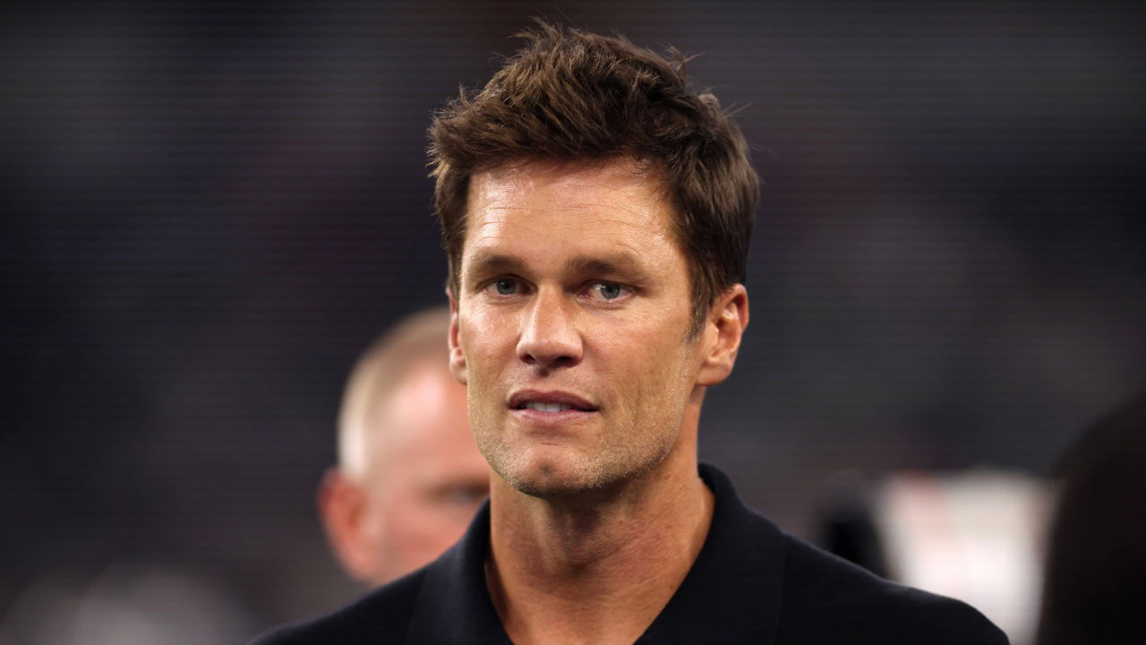 NFL Clears Tom Brady of Wrongdoing After Sitting in Coaches’ Booth During Raiders Game